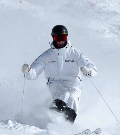 Максим Емельянов